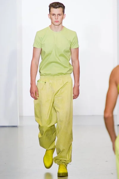 Look 11